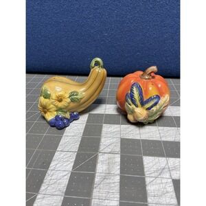 2001 Thanksgiving Pumpkin And Gourd squash Salt And Pepper Shakers MCM